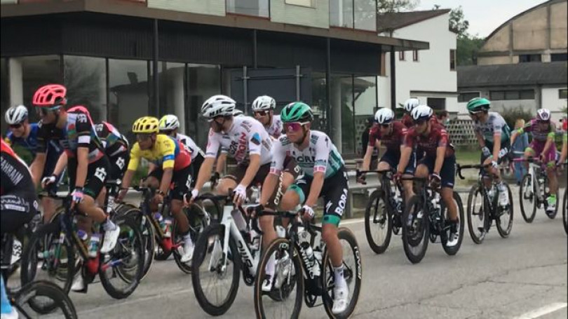 FOTOGALLERY - Il passaggio della corsa rosa in Monferrato